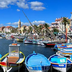 Les De La Marina Apartment